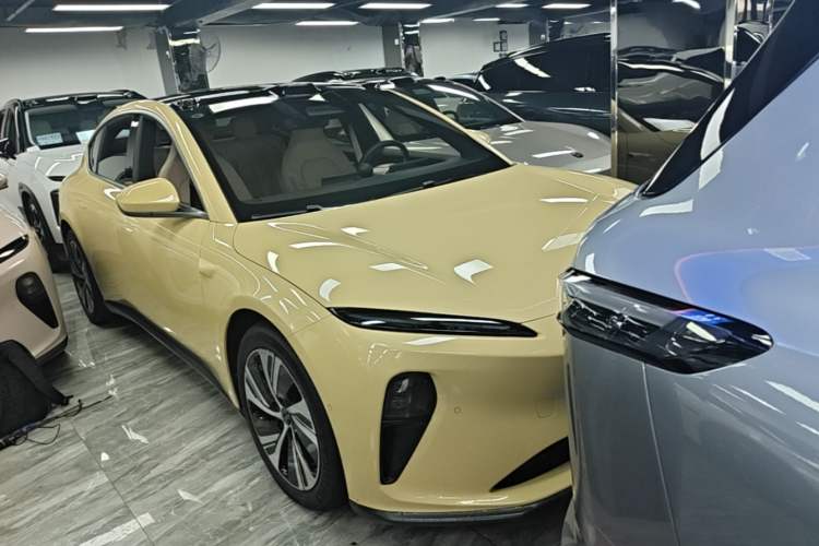 Used Nio ET5 2022 75 kWh Front Right 45 Deg