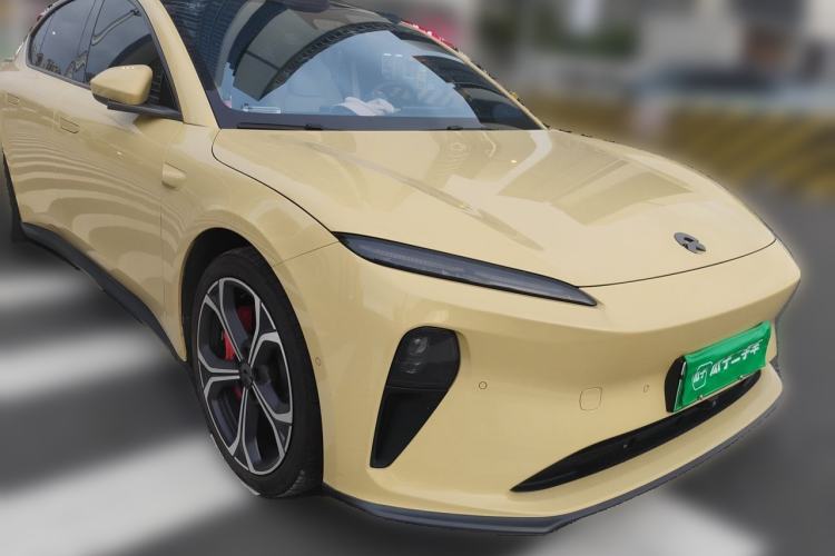 Used Nio ET5 2022 75 kWh Front Right 45 Deg