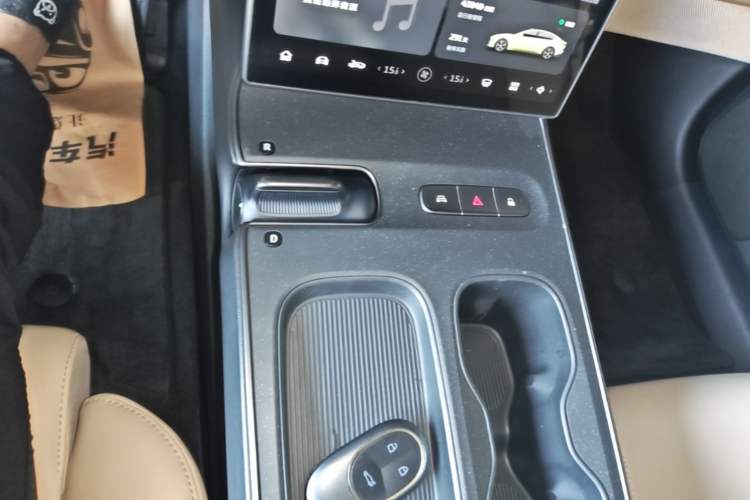 Used Nio ET5 2022 75 kWh Gear Lever
