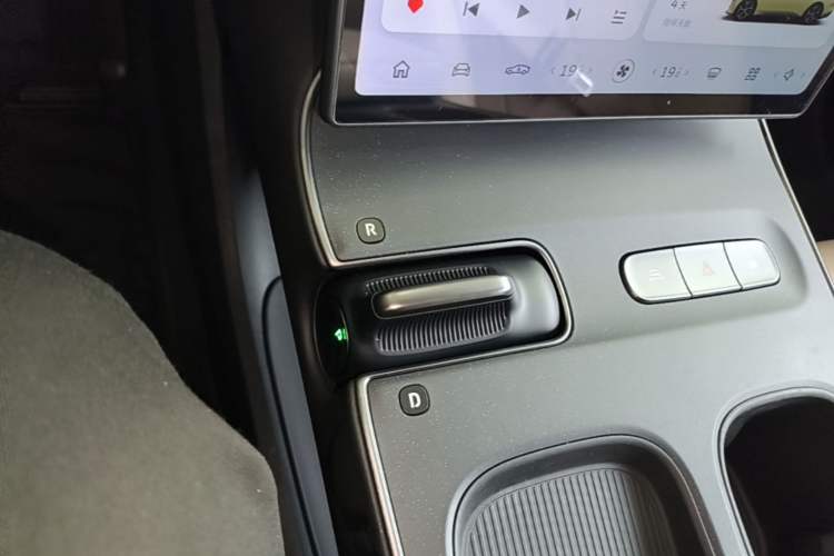 Used Nio ET5 2022 75 kWh Gear Lever