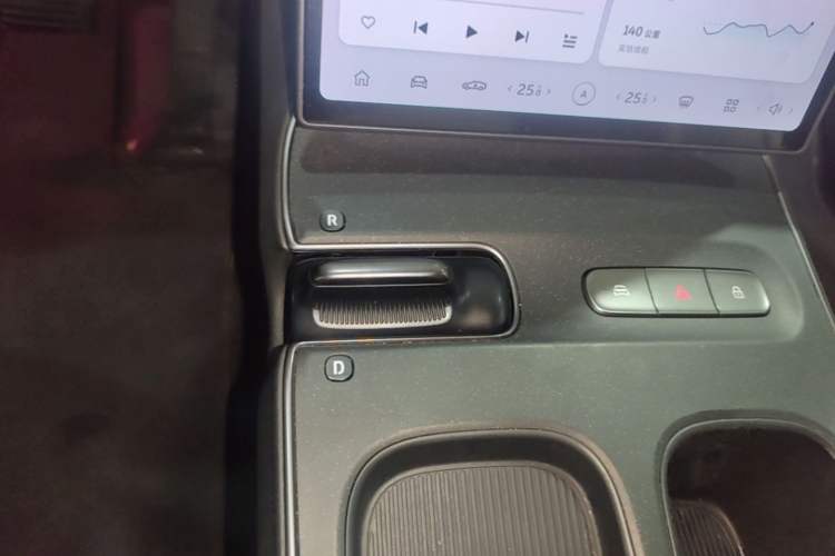 Used Nio ET5 2022 75 kWh Gear Lever