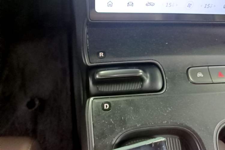 Used Nio ET5 2022 75 kWh Gear Lever