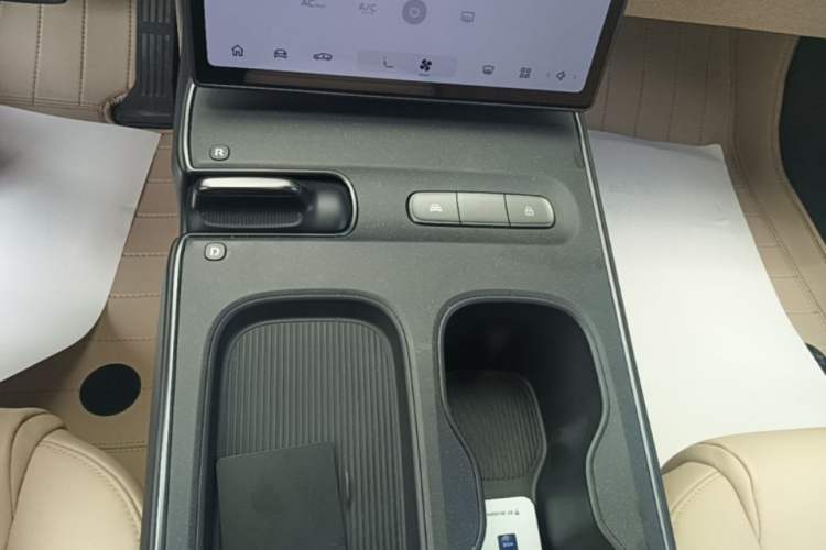 Used Nio ET5 2022 75 kWh Gear Lever