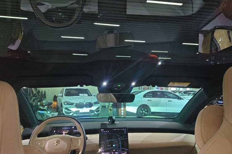 Used Nio ET5 2022 75 kWh Headliner