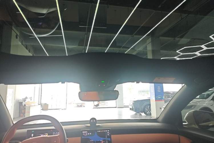 Used Nio ET5 2022 75 kWh Headliner