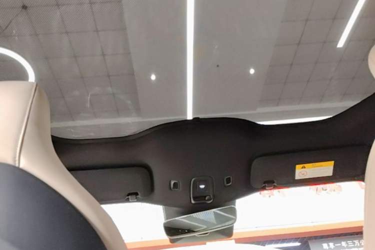 Used Nio ET5 2022 75 kWh Headliner