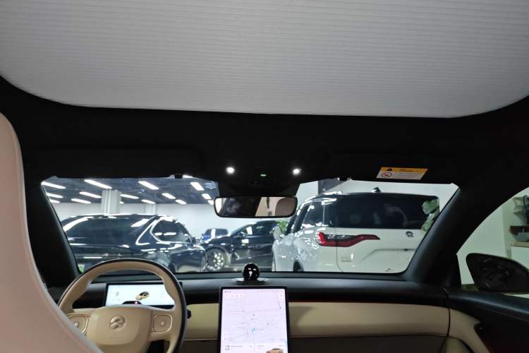 Used Nio ET5 2022 75 kWh Headliner