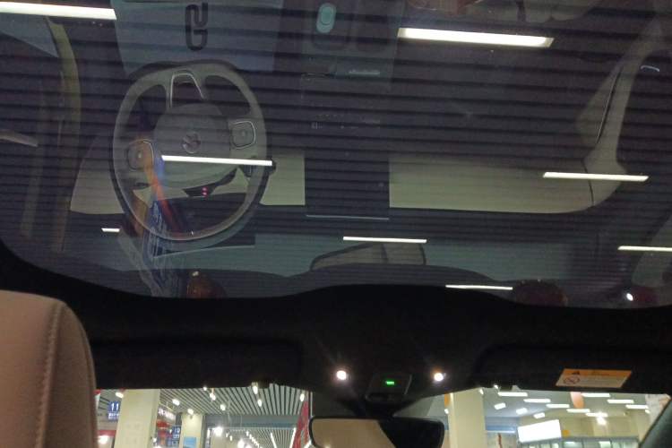 Used Nio ET5 2022 75 kWh Headliner