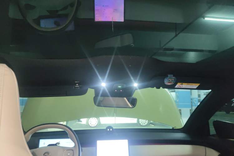 Used Nio ET5 2022 75 kWh Headliner