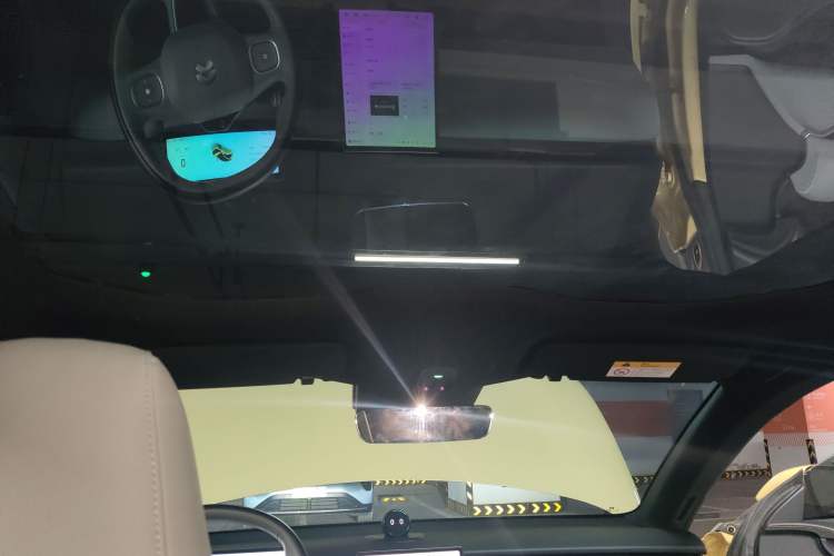 Used Nio ET5 2022 75 kWh Headliner