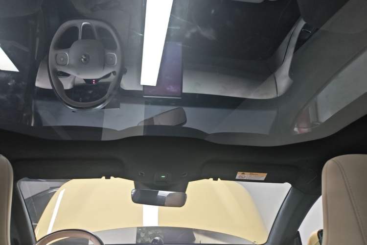 Used Nio ET5 2022 75 kWh Headliner