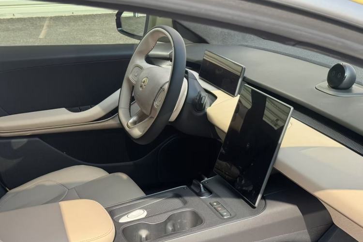 Used Nio ET5 2022 75 kWh Interior 10