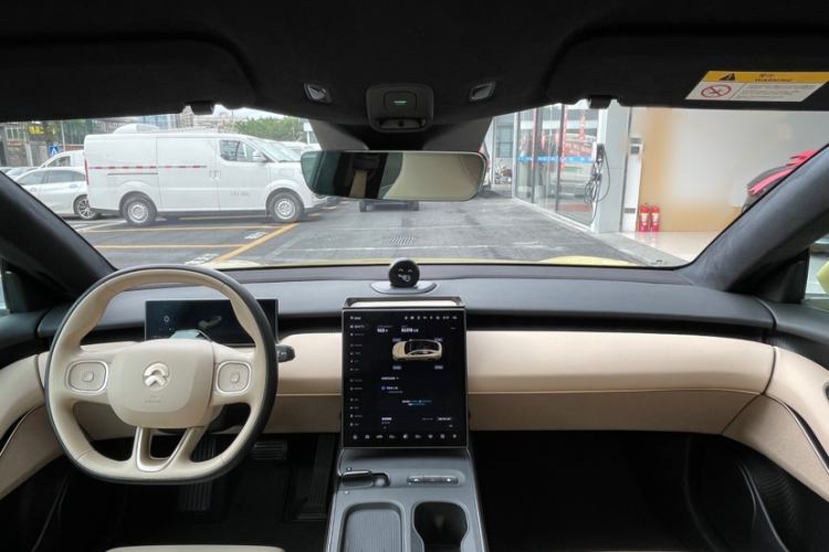 Used Nio ET5 2022 75 kWh Interior 12