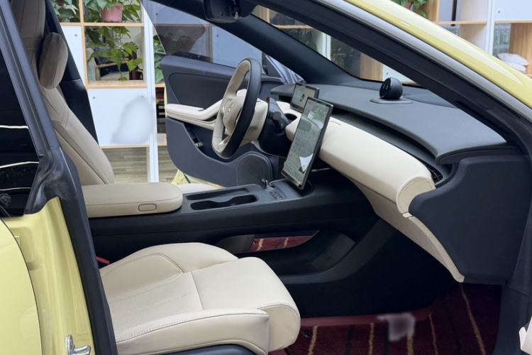 Used Nio ET5 2022 75 kWh Interior 2