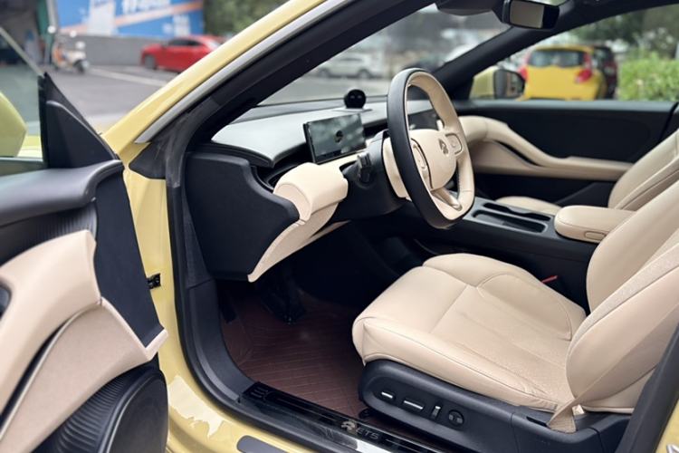 Used Nio ET5 2022 75 kWh Interior 4