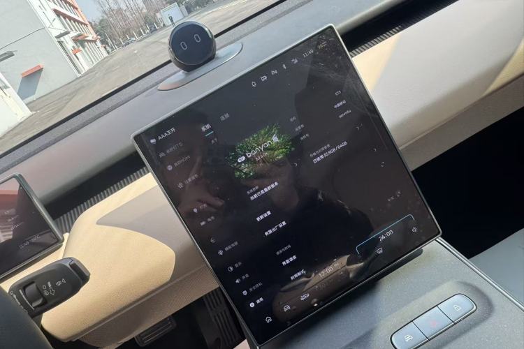 Used Nio ET5 2022 75 kWh Interior 4