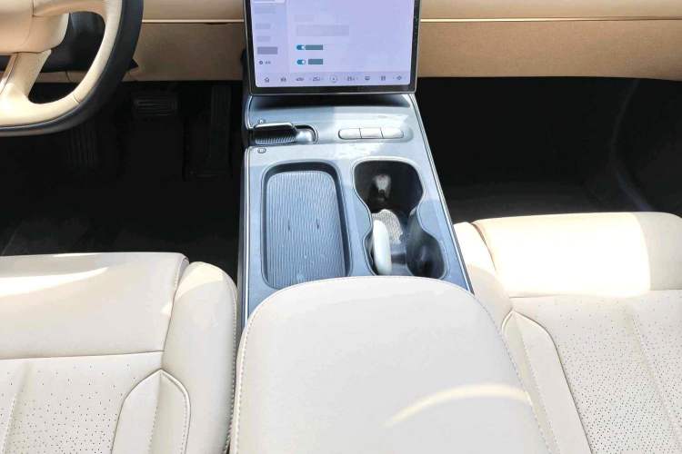 Used Nio ET5 2022 75 kWh Interior 7