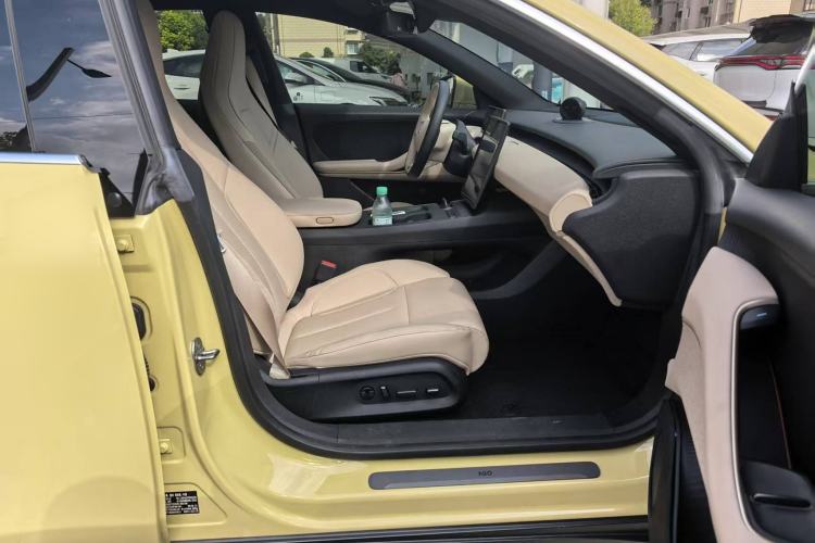 Used Nio ET5 2022 75 kWh Interior 7
