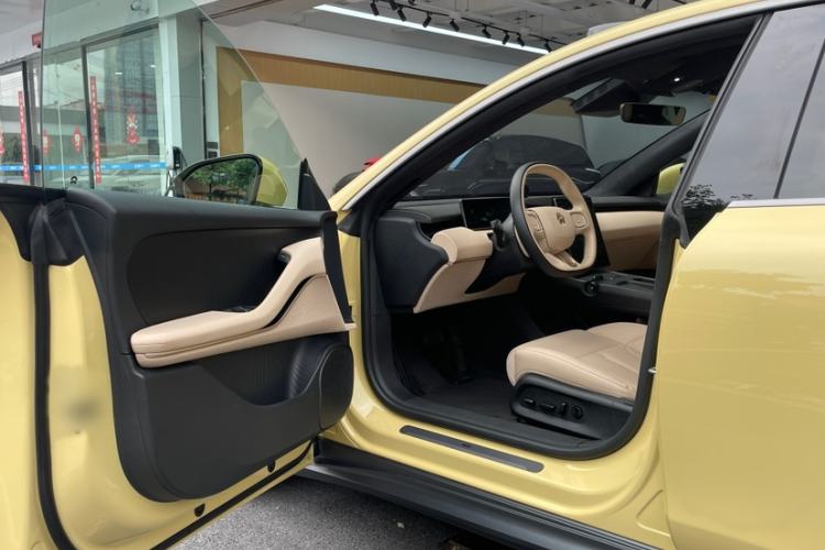Used Nio ET5 2022 75 kWh Interior 7