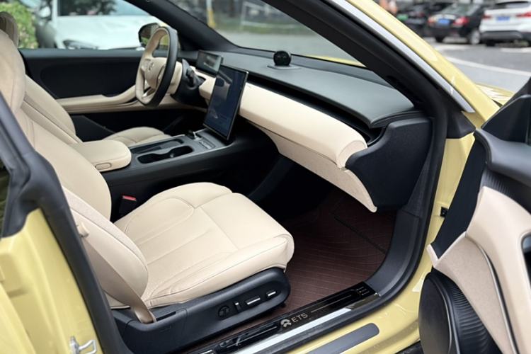 Used Nio ET5 2022 75 kWh Interior 8