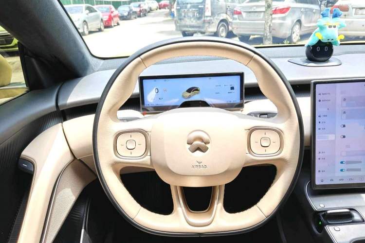 Used Nio ET5 2022 75 kWh Interior 9