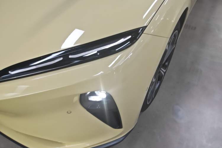 Used Nio ET5 2022 75 kWh Left Front Headlight