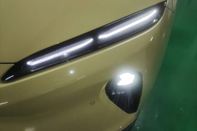 Used Nio ET5 2022 75 kWh Left Front Headlight