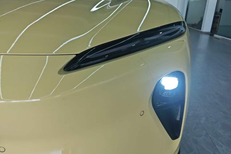 Used Nio ET5 2022 75 kWh Left Front Headlight