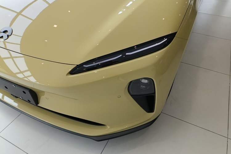Used Nio ET5 2022 75 kWh Left Front Headlight