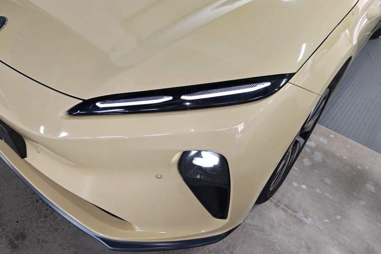 Used Nio ET5 2022 75 kWh Left Front Headlight