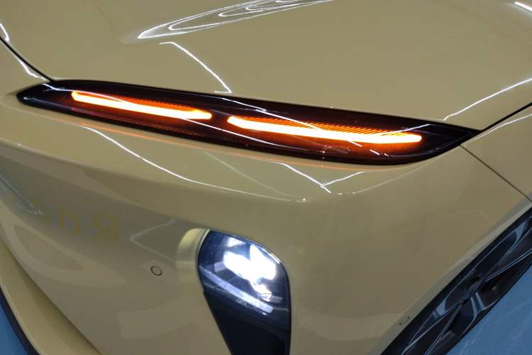 Used Nio ET5 2022 75 kWh Left Front Headlight