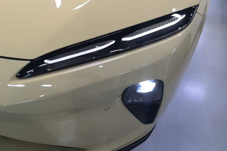Used Nio ET5 2022 75 kWh Left Front Headlight