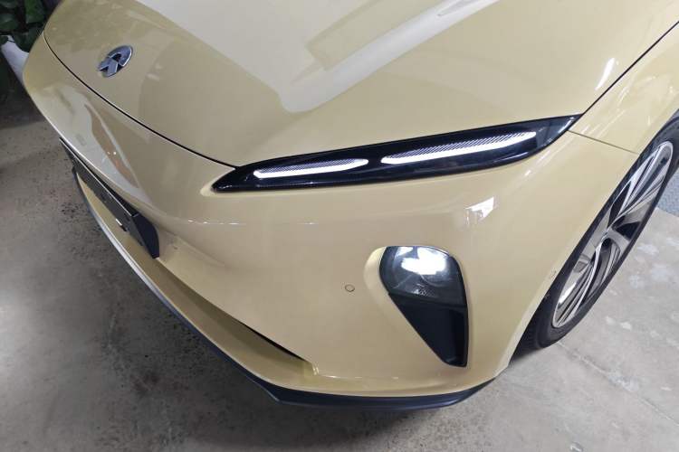 Used Nio ET5 2022 75 kWh Left Front Headlight