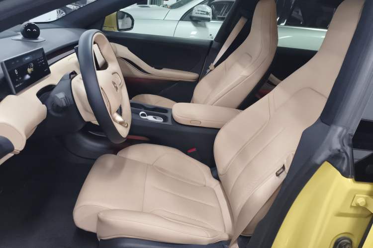 Used Nio ET5 2022 75 kWh Left Front Seat