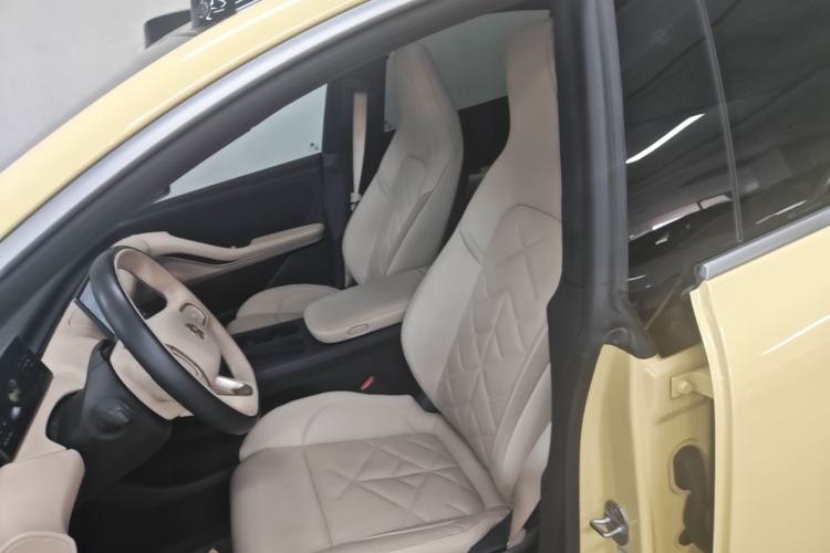 Used Nio ET5 2022 75 kWh Left Front Seat