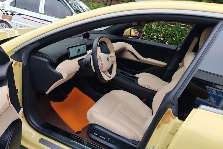 Used Nio ET5 2022 75 kWh Left Front Seat