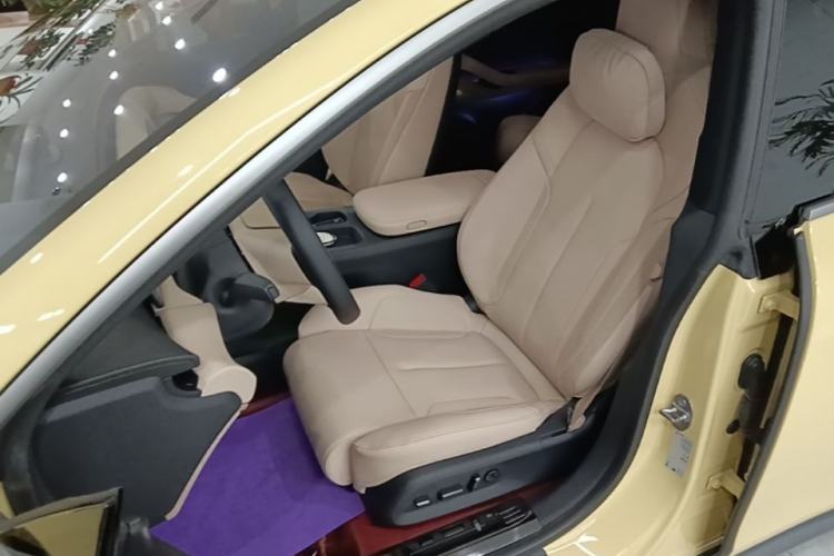 Used Nio ET5 2022 75 kWh Left Front Seat