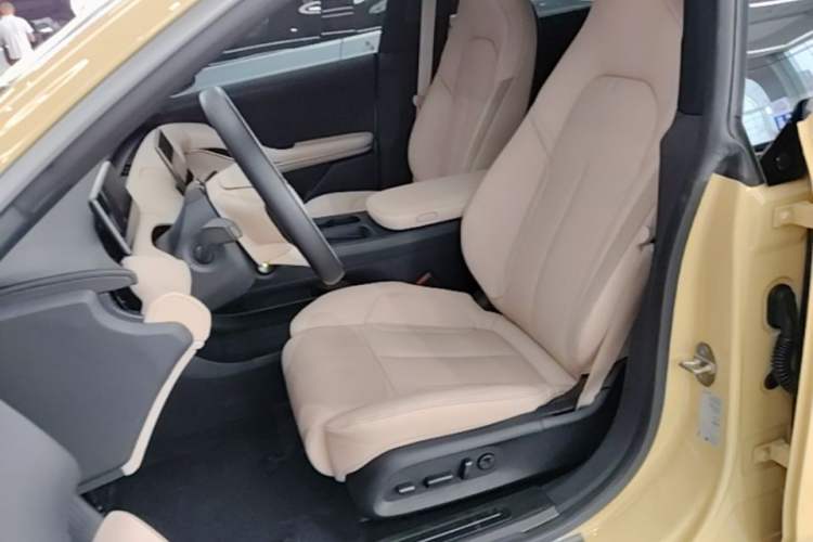 Used Nio ET5 2022 75 kWh Left Front Seat