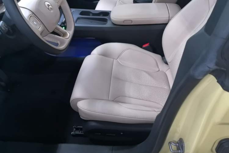 Used Nio ET5 2022 75 kWh Left Front Seat
