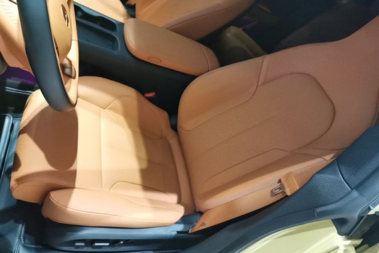 Used Nio ET5 2022 75 kWh Left Front Seat