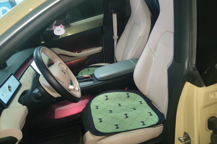 Used Nio ET5 2022 75 kWh Left Front Seat