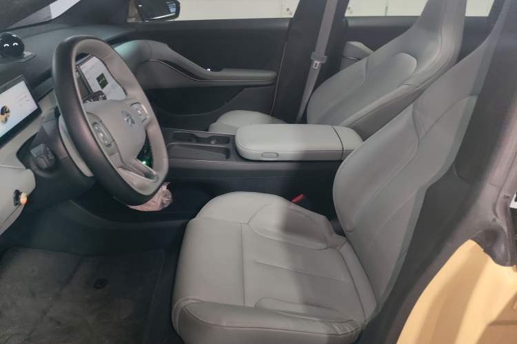 Used Nio ET5 2022 75 kWh Left Front Seat