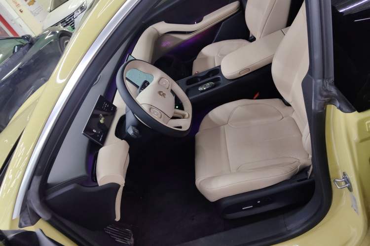 Used Nio ET5 2022 75 kWh Left Front Seat