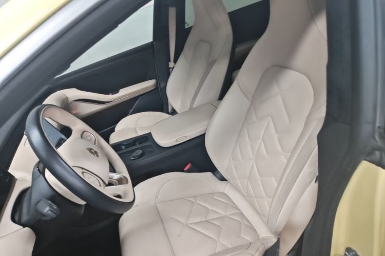 Used Nio ET5 2022 75 kWh Left Front Seat