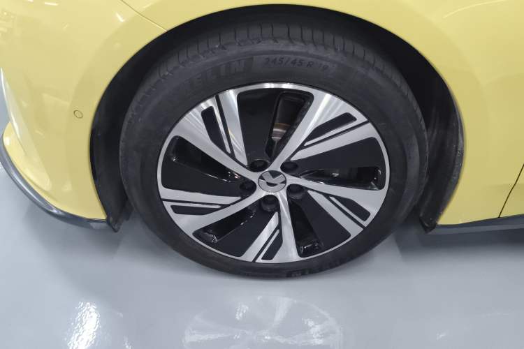 Used Nio ET5 2022 75 kWh Left Front Wheel Hub