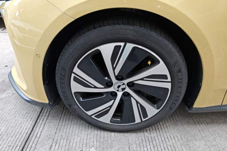 Used Nio ET5 2022 75 kWh Left Front Wheel Hub