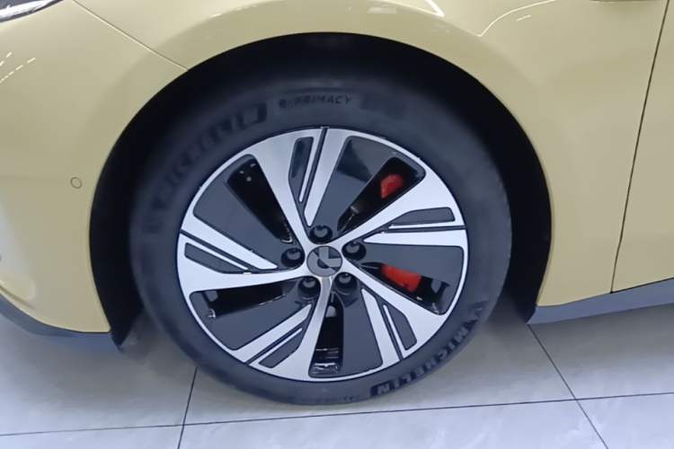 Used Nio ET5 2022 75 kWh Left Front Wheel Hub
