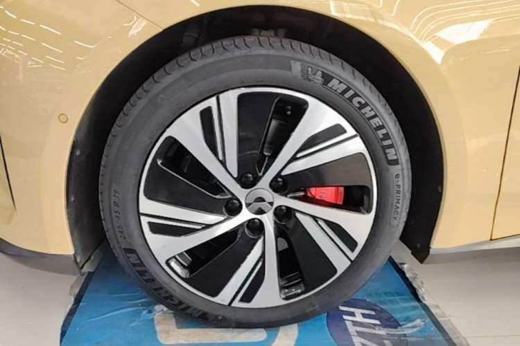 Used Nio ET5 2022 75 kWh Left Front Wheel Hub