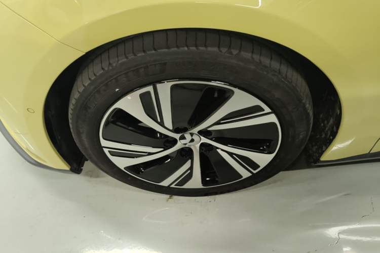 Used Nio ET5 2022 75 kWh Left Front Wheel Hub