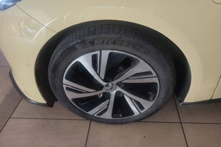 Used Nio ET5 2022 75 kWh Left Front Wheel Hub